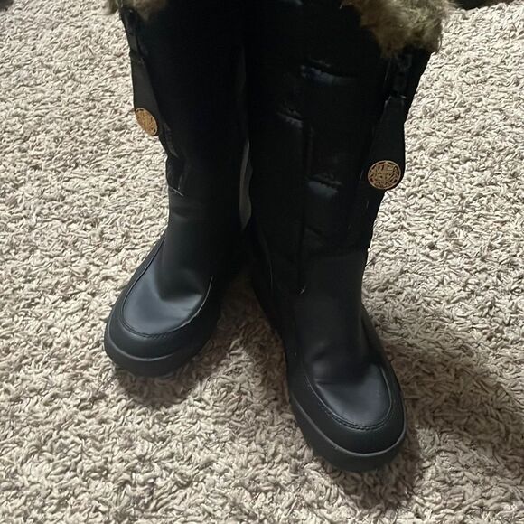 Juicy Couture Quilted Black Fur Trimmed Wedge Boots - Picture 6 of 12